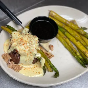 grilled tenderloin oscar with an extra side of asparagus
