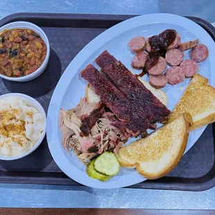 The Hogamaniac with Baked Beans and Mac n Cheese!