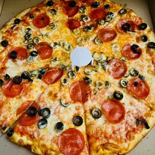 14&quot; Pie - added Pepperoni &amp; Olives