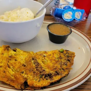 Chorizo omelette w/ grits