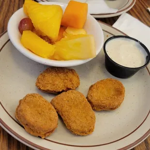 Kids chicken nuggets w/ fruits