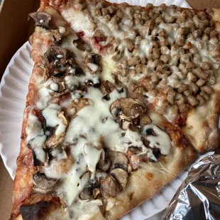 2 slice one topping of choice lunch special  The slices were huge and tasty great deal