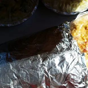 Garlic bread and pink sauce tortallini