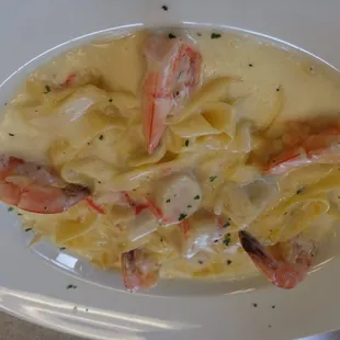 Fettuccine with Crab and shrimp in white sauce!