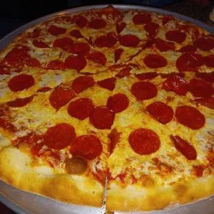 Extra large pepperoni pizza