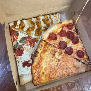 Cheese, pepperoni, margarita and Buffalo chicken slices