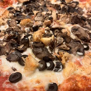 Chicken, mushroom, olives