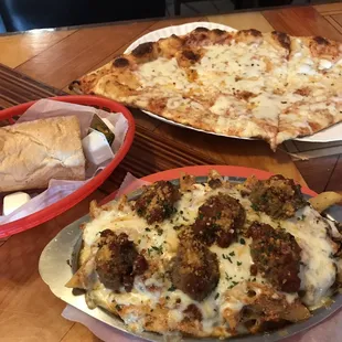 Delicious. Baked ziti. Pizza is fantastic