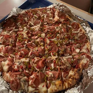 Jumbo deluxe pizza
