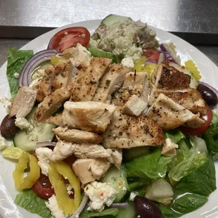 Greek Salad w/ Grilled Chicken 8.99