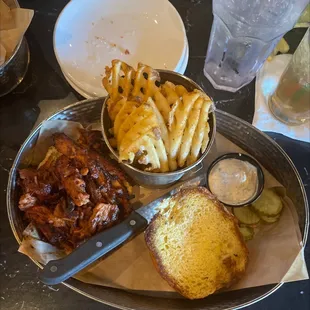 Pulled pork sandwich with Joe's Sauce