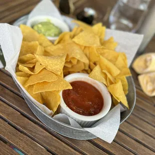 Guacamole, salsa and chips