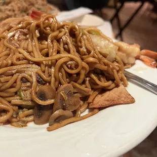 a plate of noodles
