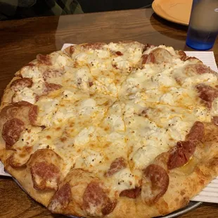 White pizza with ricotta, pepperoni and garlic. Yum!