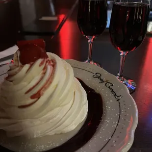 Schaum Torte and port wine