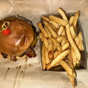 Single Texas burger w/ fries