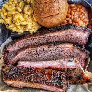 brisk ribs, macaroni and cheese