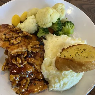 Walnut chicken dinner