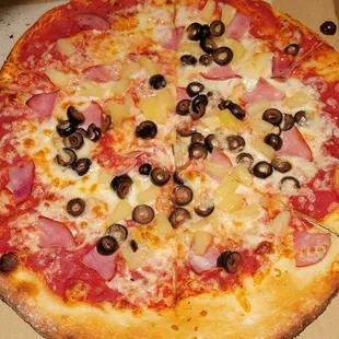 14" Vita Dolce.   Basically a Hawaiian pizza