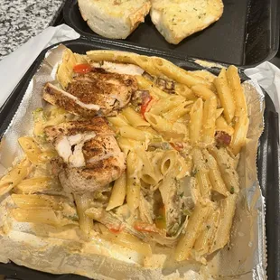 Cajun Pasta w/Blackened Chicken  *comes w/garlic bread