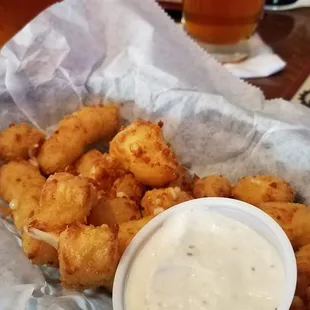 Cheese curds, excellent