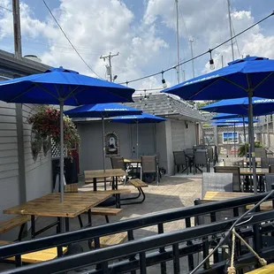 Outdoor seating at Joey&apos;s Yardarm in Racine, WI.
