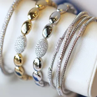 Gold and diamond easy-to-wear bracelets