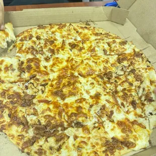 Ordered for take out, chicken Alfredo pizza, takeout option was quick and so delicious!
