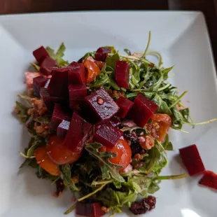 beet and goat cheese salad