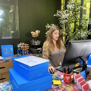 Excellent service! Thanks for hookin Hubby up! He LOVES his new boots! Will return! XOXO