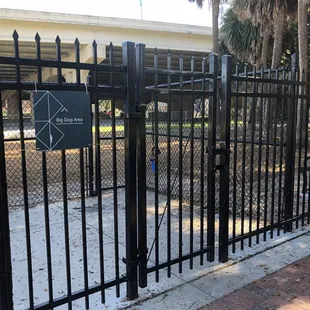 Big dog entrance area, over 25 pounds