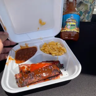 Bbq ribs, Mac and cheese and bbq beans