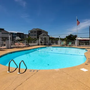 Outdoor pool &amp; lounge area
