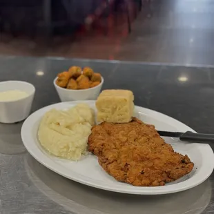 food, chicken wings and fried chicken