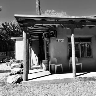 a black and white photo