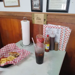 Elvis ate right here. I did, too!