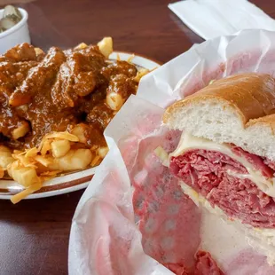 Hot Corned Beef French Dip Chili Fries