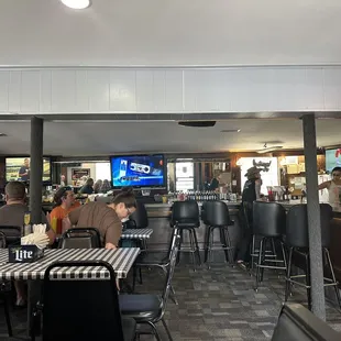 Johnnies Tavern.