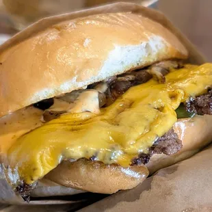 Smash cheeseburger