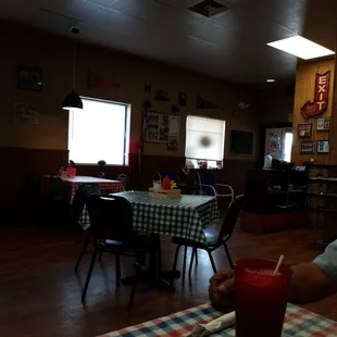 Friendly, pleasant dinning.