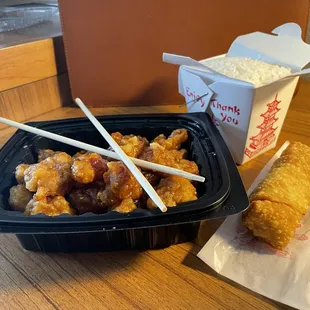 General Tso&apos;s Chicken, white rice, and an egg roll.