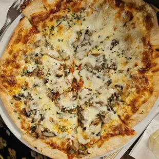 Mushroom - Double Cheese Pizza