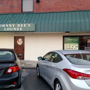 cars parked in front of the restaurant