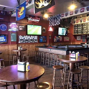 Seating Area and Bar