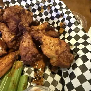 Medium wings