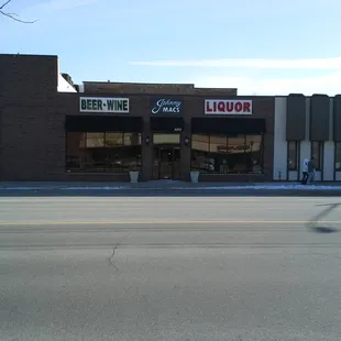 the outside of a liquor store