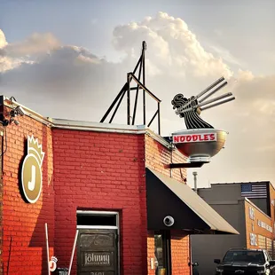 Johnny Noodle King exterior