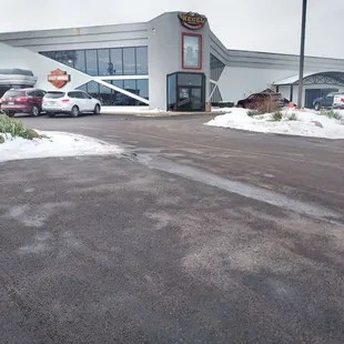 My husband has to stop at the Harley shop, so it's time to have breakfast at Pamcakes.