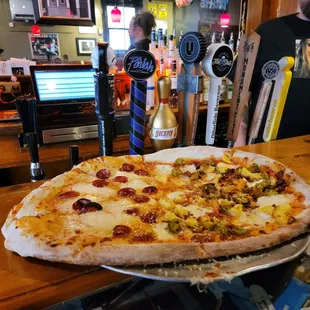 Half sei cheese / half hosoi pizza