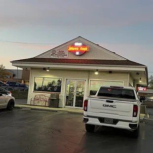 the outside of a restaurant